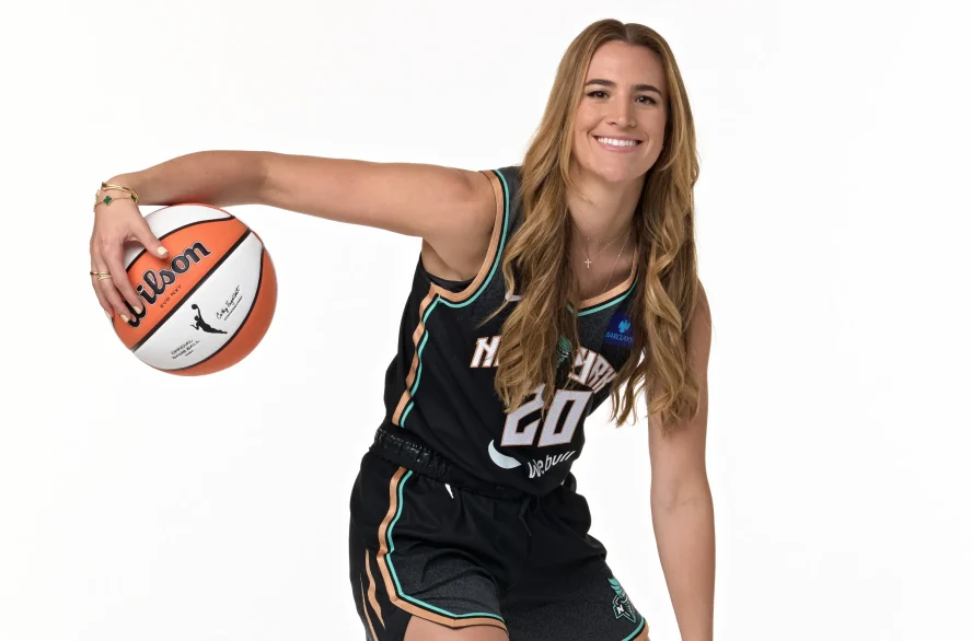 teknik menggiring dan mengoper bola ala Sabrina Ionescu